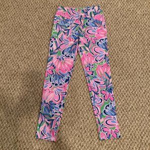 Lilly Pulitzer UPF 50+ Luxletic 28" Corso Pant (Gecko Green Tiger Sunrise Golf)